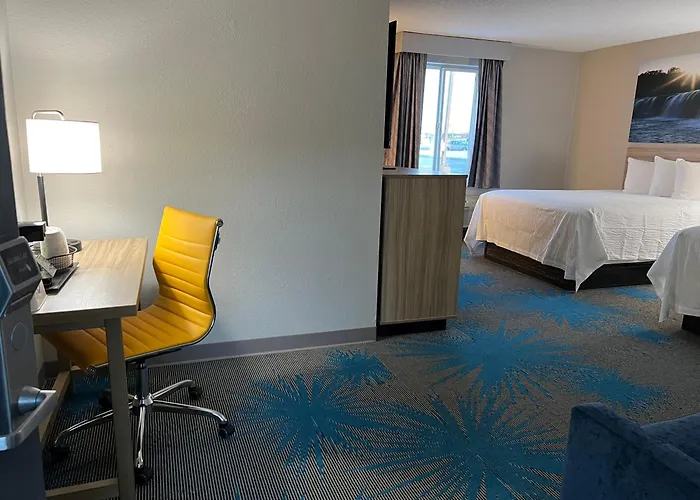 Days Inn By Wyndham Jamestown