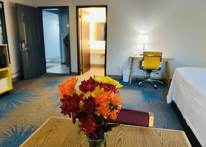 Days Inn By Wyndham Jamestown